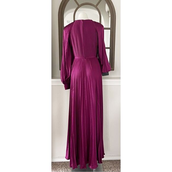 Mac Duggal IEENA Pleated Long Sleeve Satin Gown, Purple, NWT, Size 8 - Picture 8 of 13